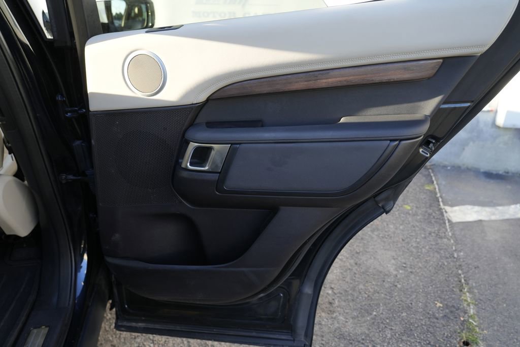 Used 2018 Land Rover Discovery HSE AWD/4WD image 38