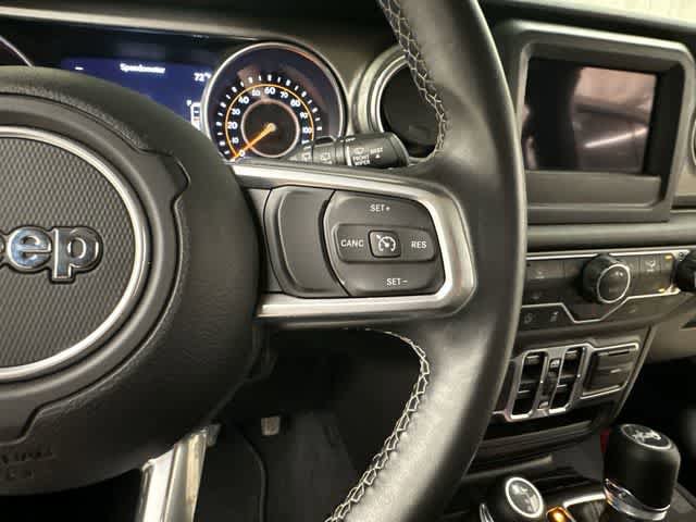 Used 2018 Jeep Wrangler Unlimited Sahara AWD/4WD image 9