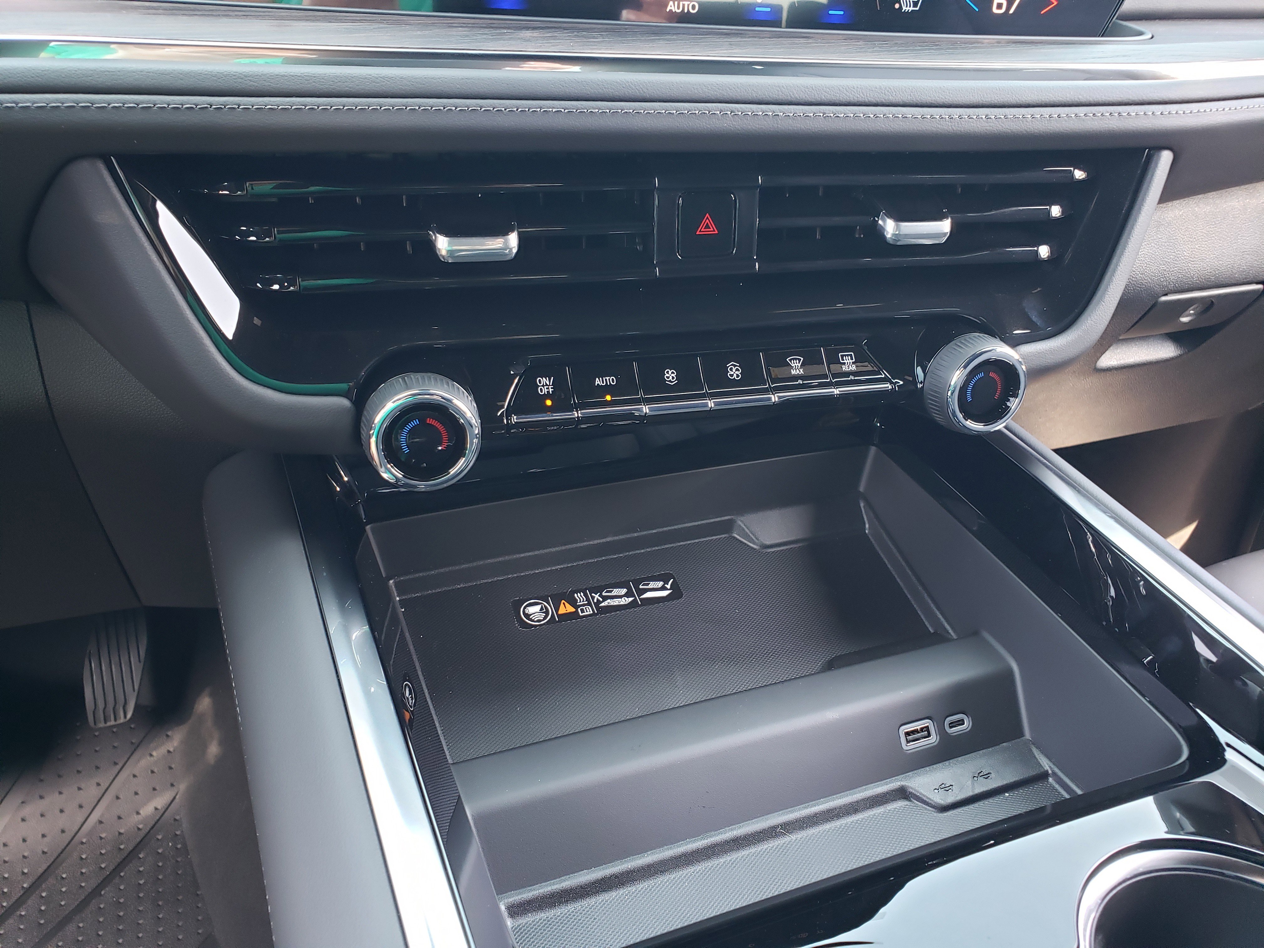 New 2026 Chevrolet Tahoe Z71 w/ Comfort Package AWD/4WD image 25