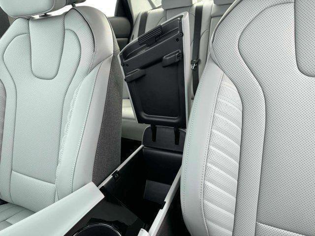 New 2025 Hyundai Elantra Limited image 18