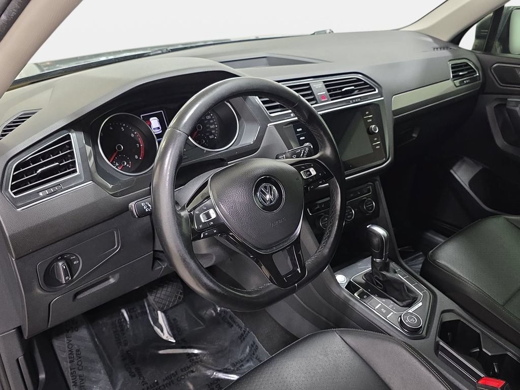 Used 2018 Volkswagen Tiguan SE AWD/4WD image 16