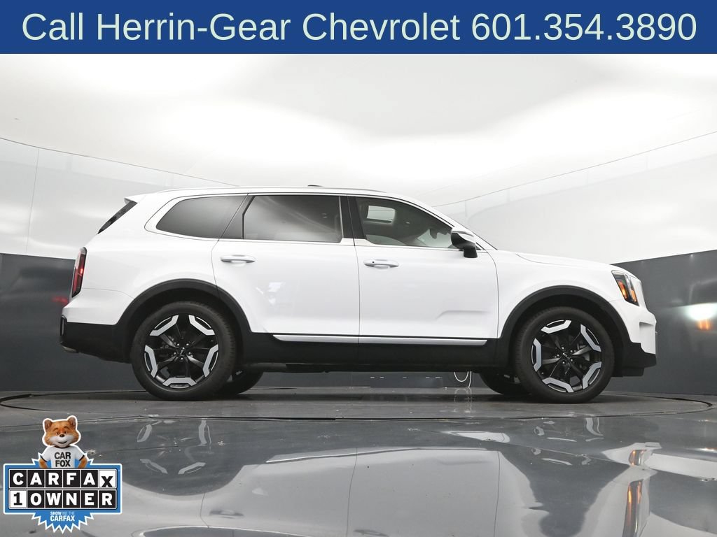 Used 2024 Kia Telluride EX w/ EX Captain's Chair Package FWD image 43