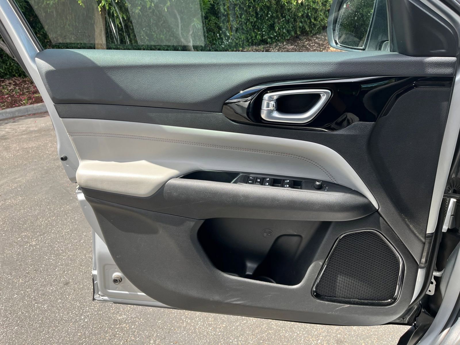 Used 2025 Jeep Compass Limited image 18