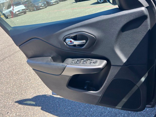 Used 2019 Jeep Cherokee Latitude w/ Popular Appearance Group AWD/4WD image 13