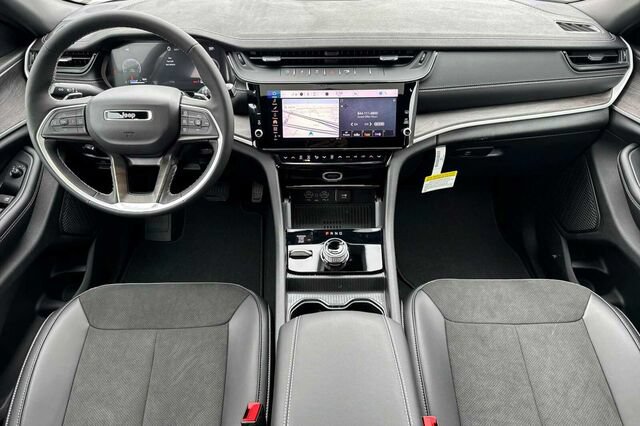 New 2026 Jeep Grand Cherokee Altitude AWD/4WD image 10