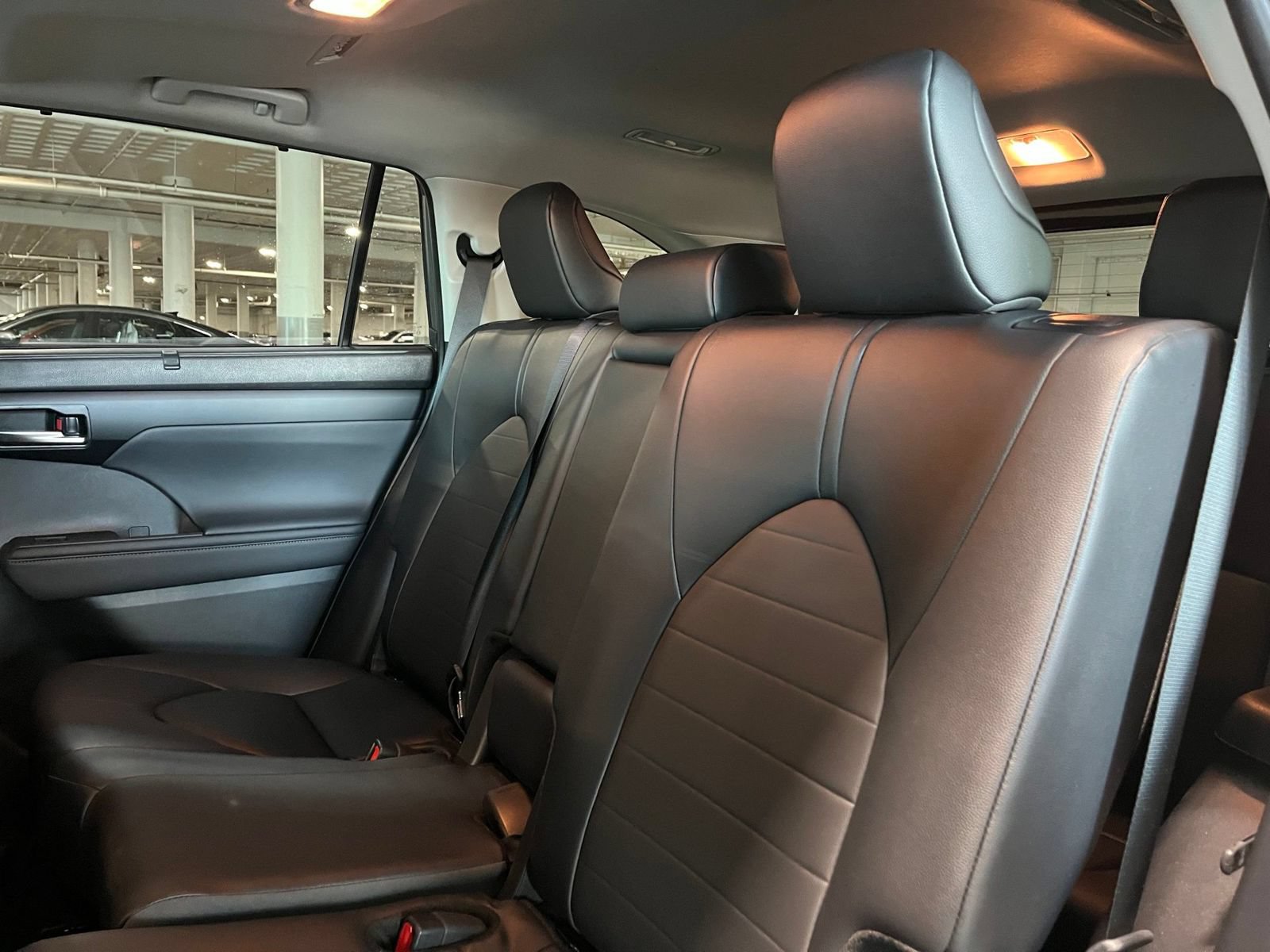 Used 2025 Toyota Highlander XLE FWD image 37