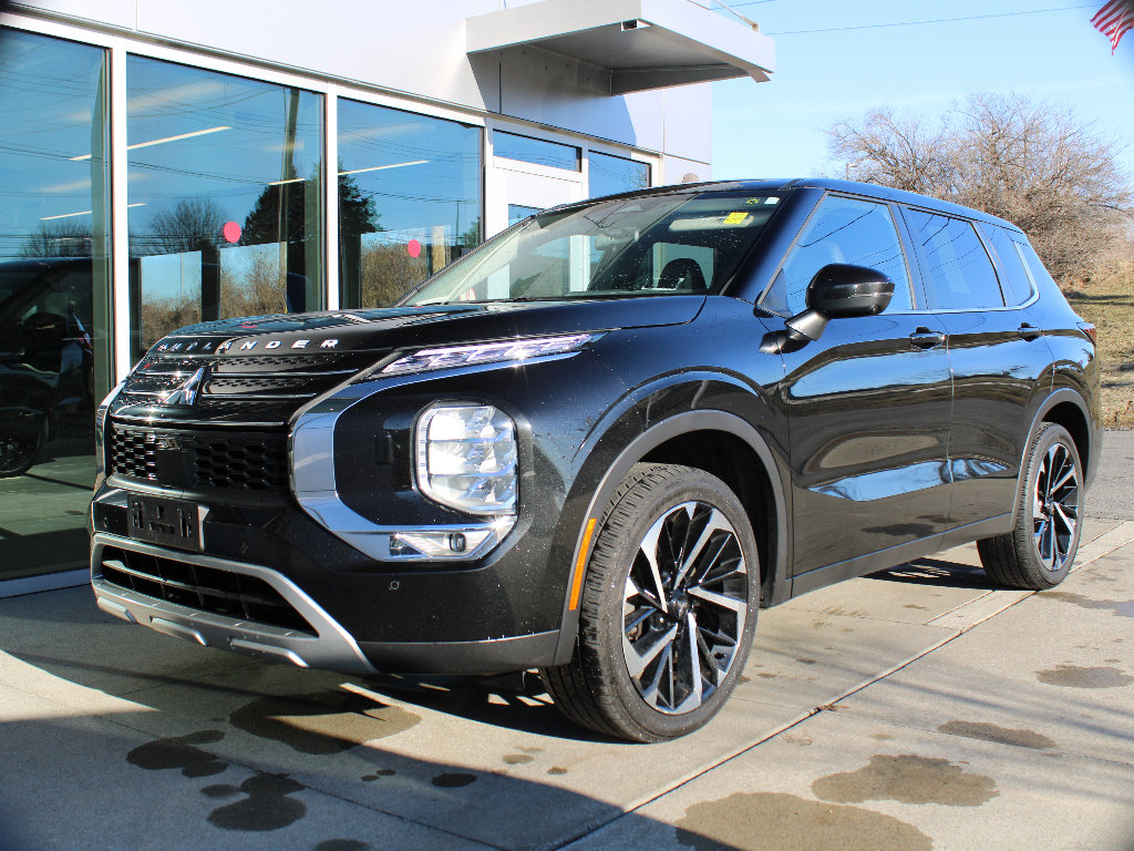 Used 2022 Mitsubishi Outlander SE image 3