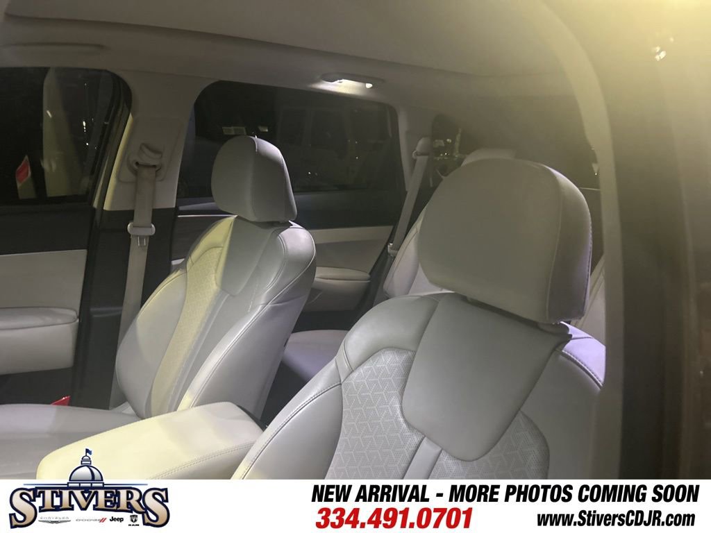 Used 2022 Kia Sorento EX w/ Panoramic Sunroof Package image 11