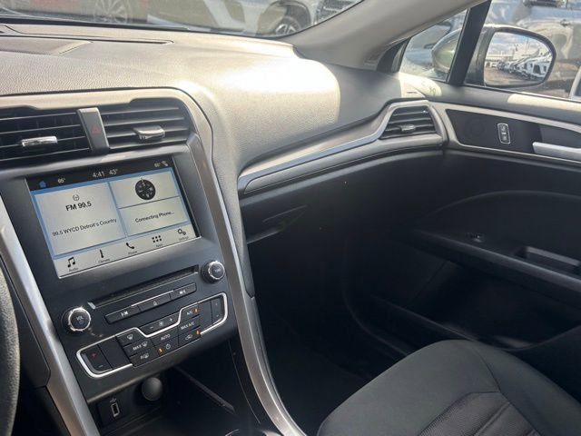 Used 2018 Ford Fusion SE image 29