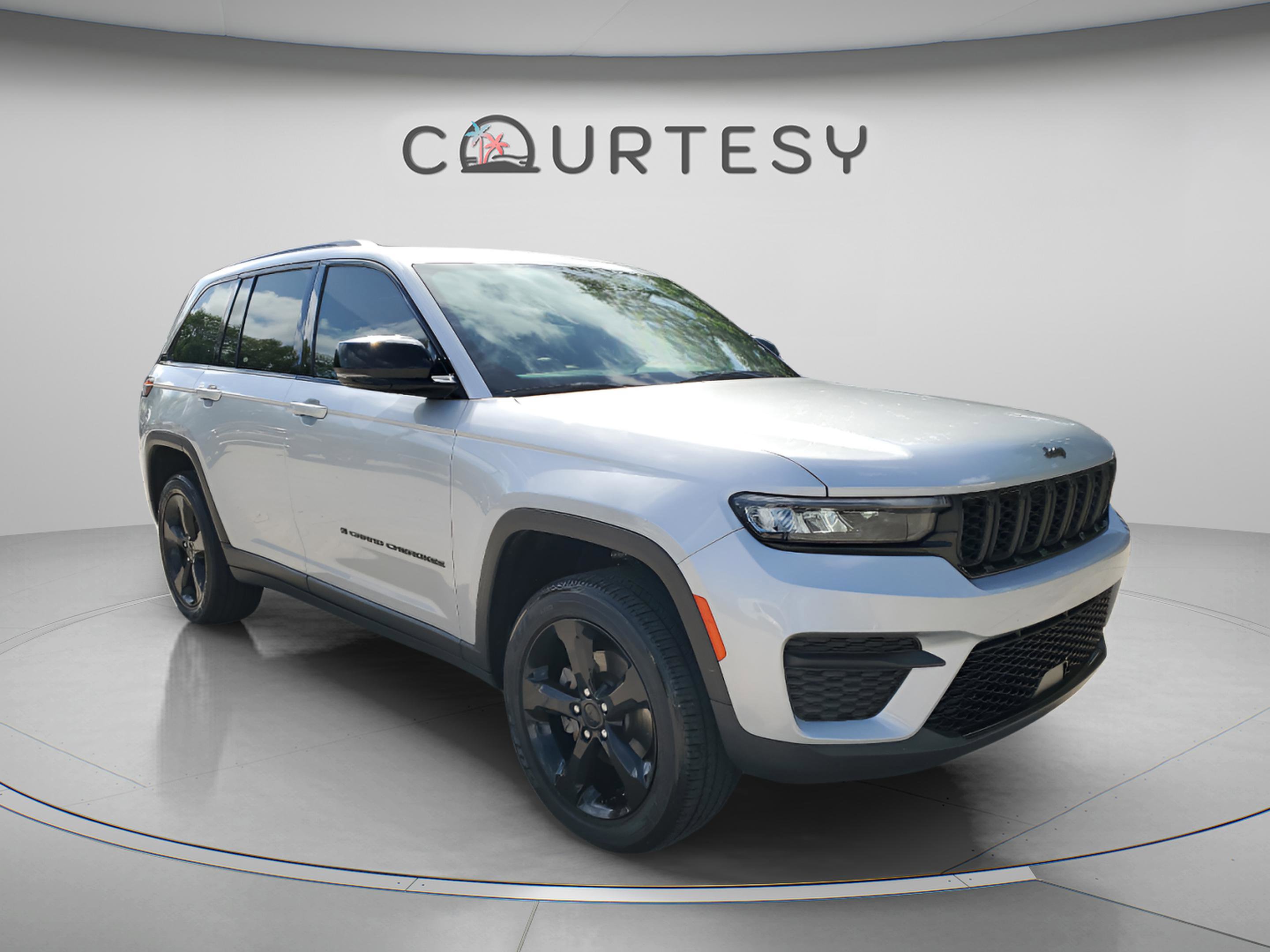 Certified 2024 Jeep Grand Cherokee Altitude image 4