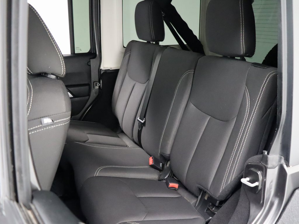 Used 2018 Jeep Wrangler Unlimited Sahara image 14