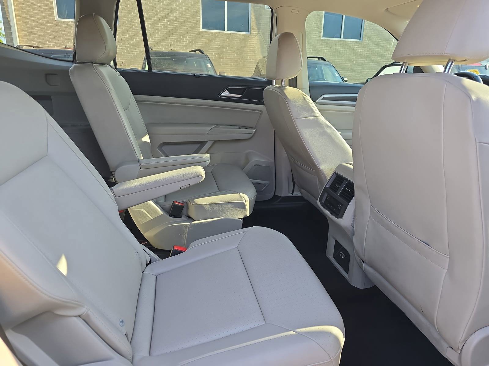 Used 2018 Volkswagen Atlas SEL w/ R-Line Package image 11