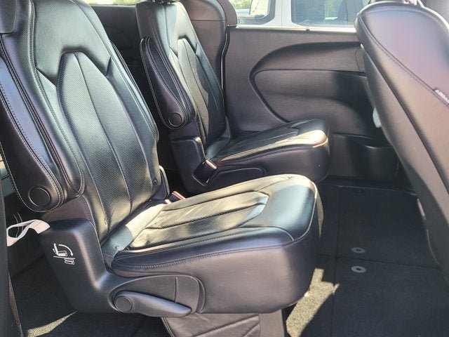 Used 2020 Chrysler Pacifica Touring-L Plus FWD image 8