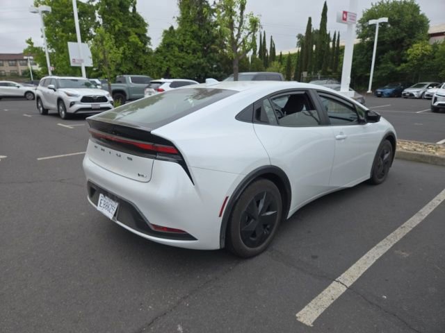 Used 2025 Toyota Prius LE FWD image 8