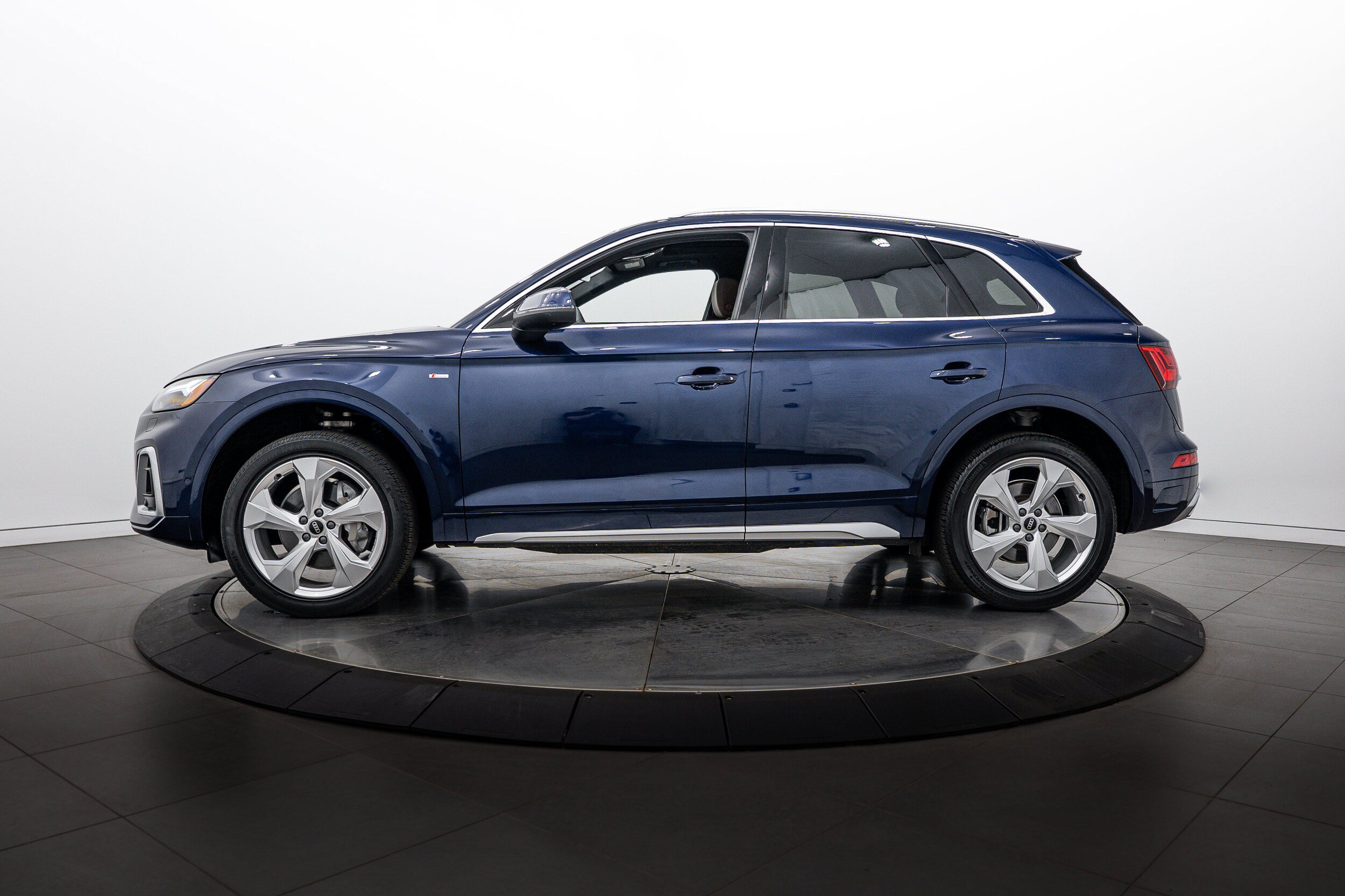 Certified 2023 Audi Q5 2.0T Prestige w/ Prestige Package AWD/4WD image 6