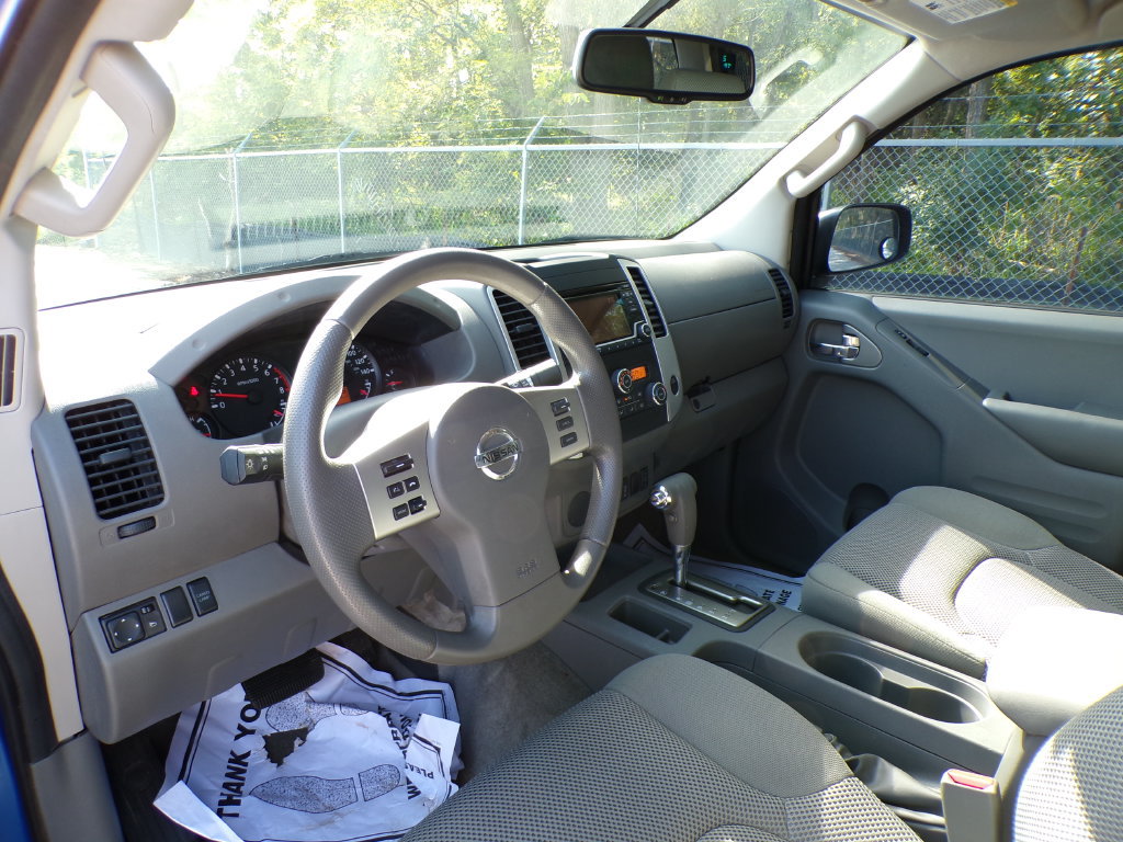 Used 2015 Nissan Frontier SV w/ SV Value Truck Package RWD image 11