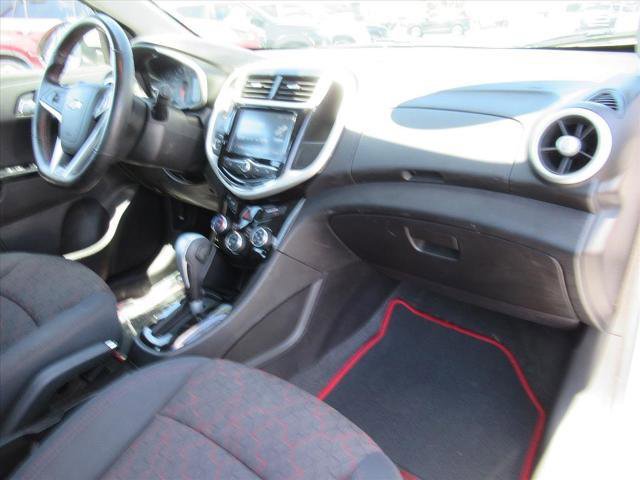 Used 2017 Chevrolet Sonic LT w/ Fun and Sun Package FWD image 11