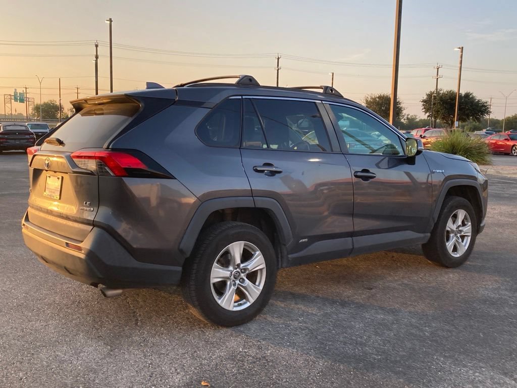 Used 2019 Toyota RAV4 LE w/ Carpet Mat Package AWD/4WD image 5