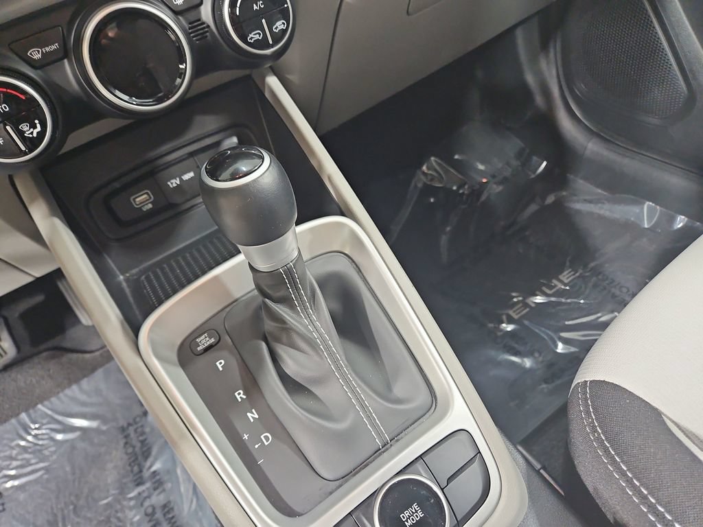 Certified 2025 Hyundai Venue SEL FWD image 25