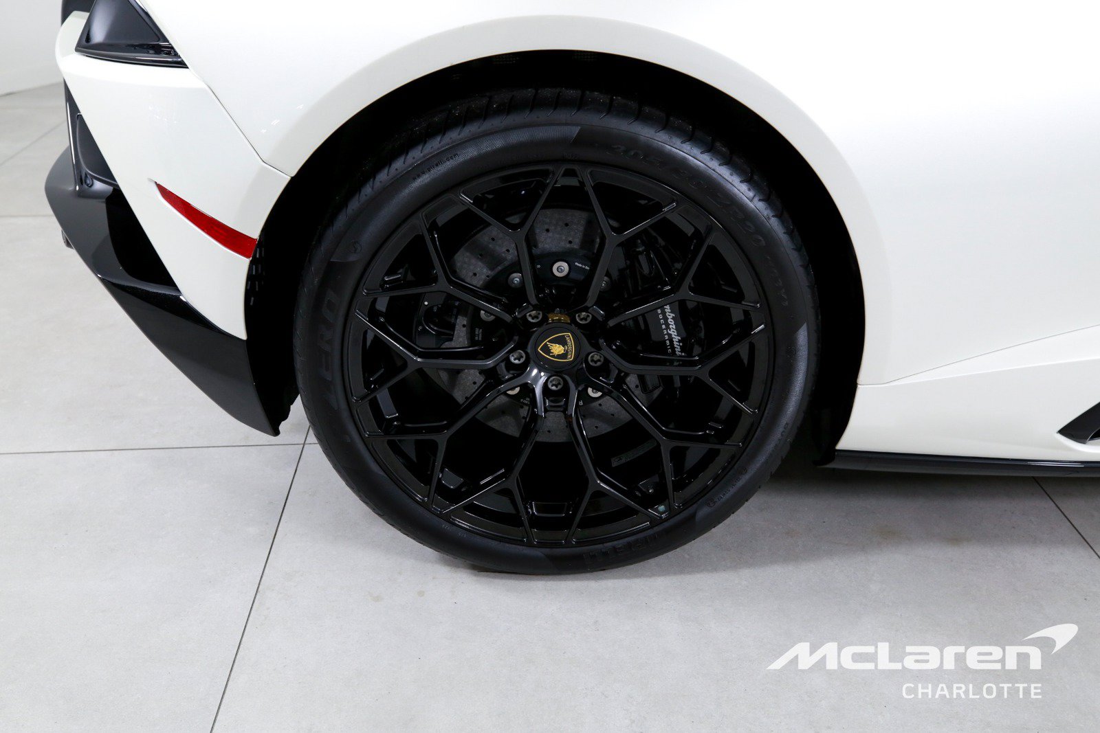 Used 2022 Lamborghini Huracan EVO AWD/4WD image 23