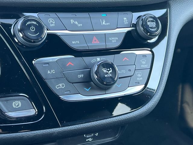 New 2026 Chrysler Pacifica Select image 25