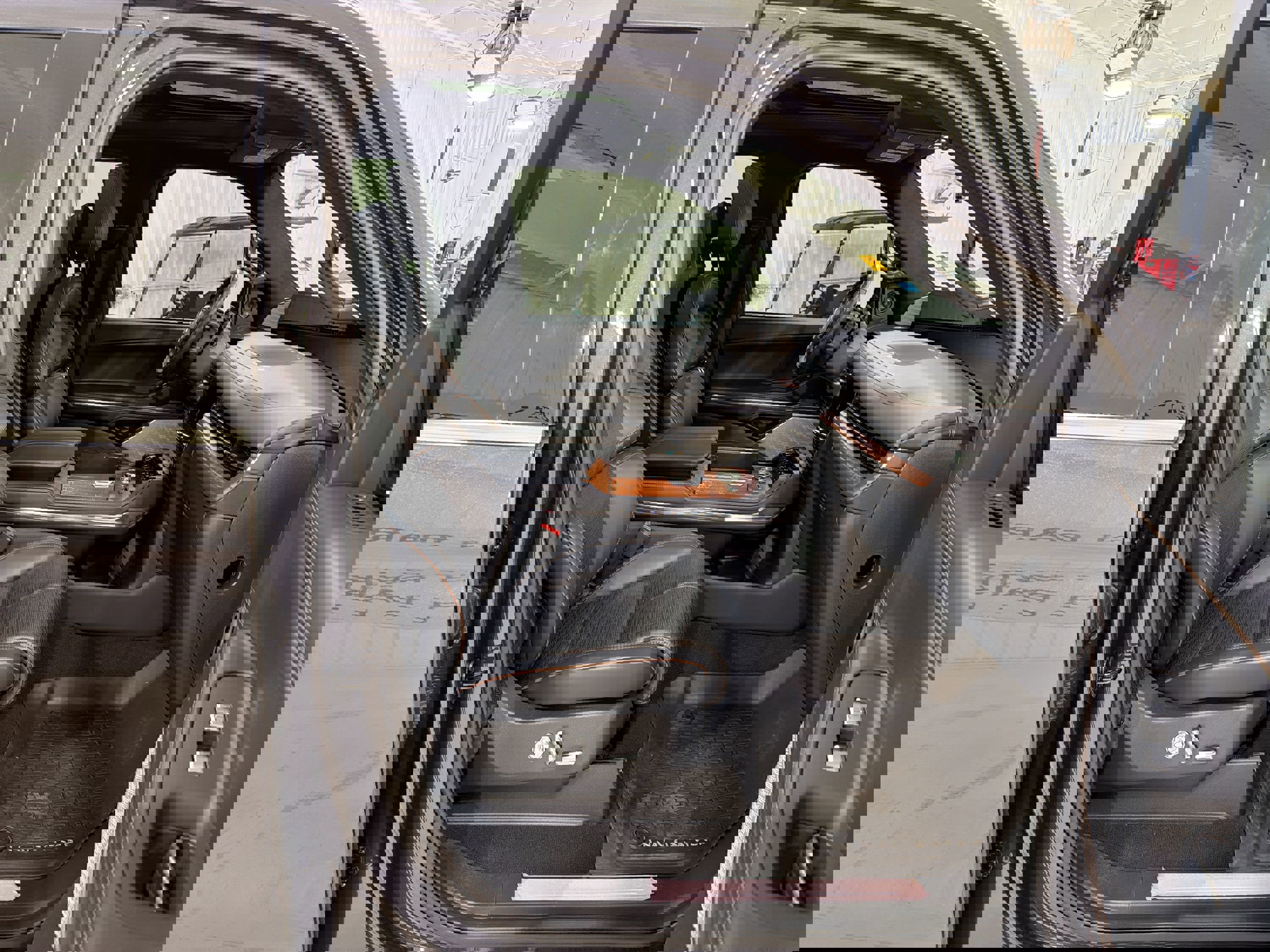 Used 2025 Lincoln Navigator Black Label image 30