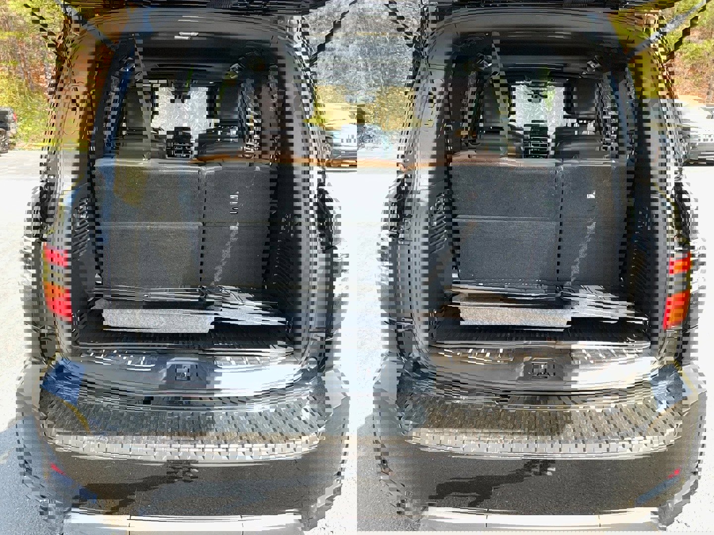 Used 2023 Nissan Armada Platinum w/ Captain's Chairs Package image 34