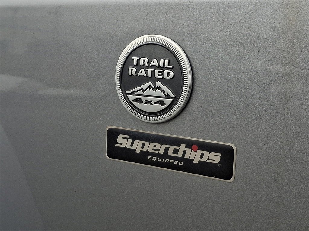 Used 2017 Jeep Wrangler Unlimited Sahara w/ Connectivity Group image 33