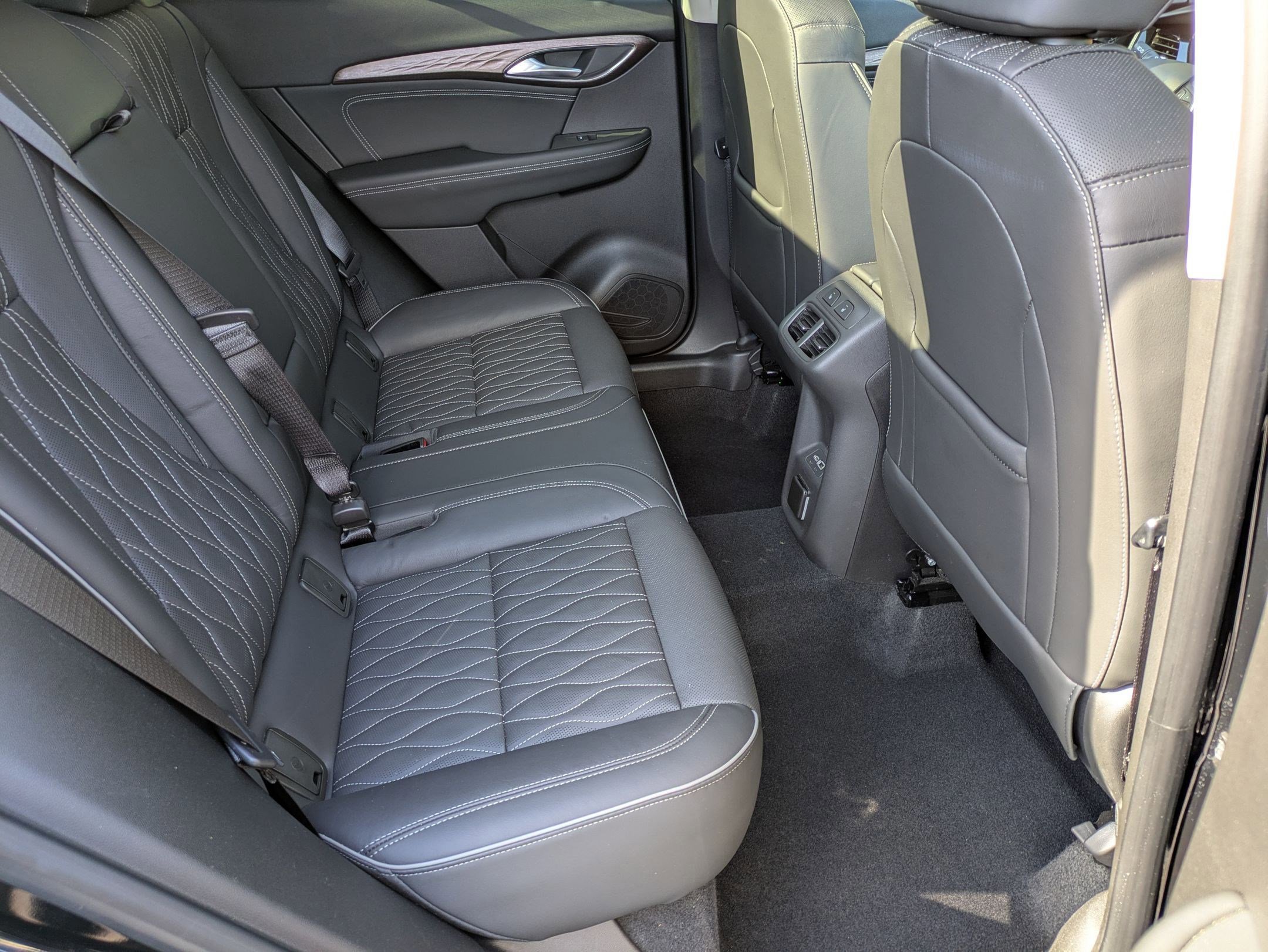 Used 2021 Buick Envision Avenir w/ Technology Package II image 21