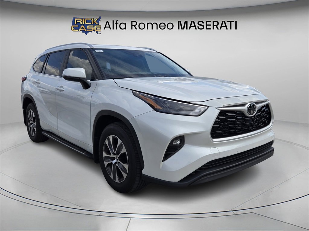 Used 2023 Toyota Highlander L image 4