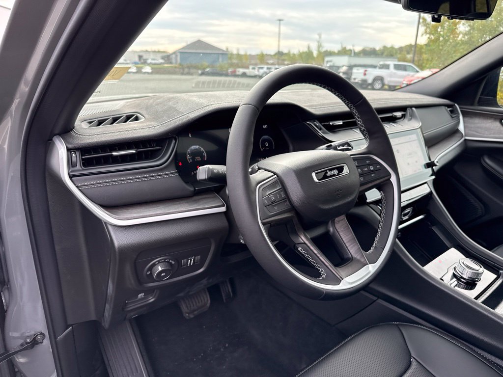 New 2027 Jeep Grand Cherokee Limited AWD/4WD image 28