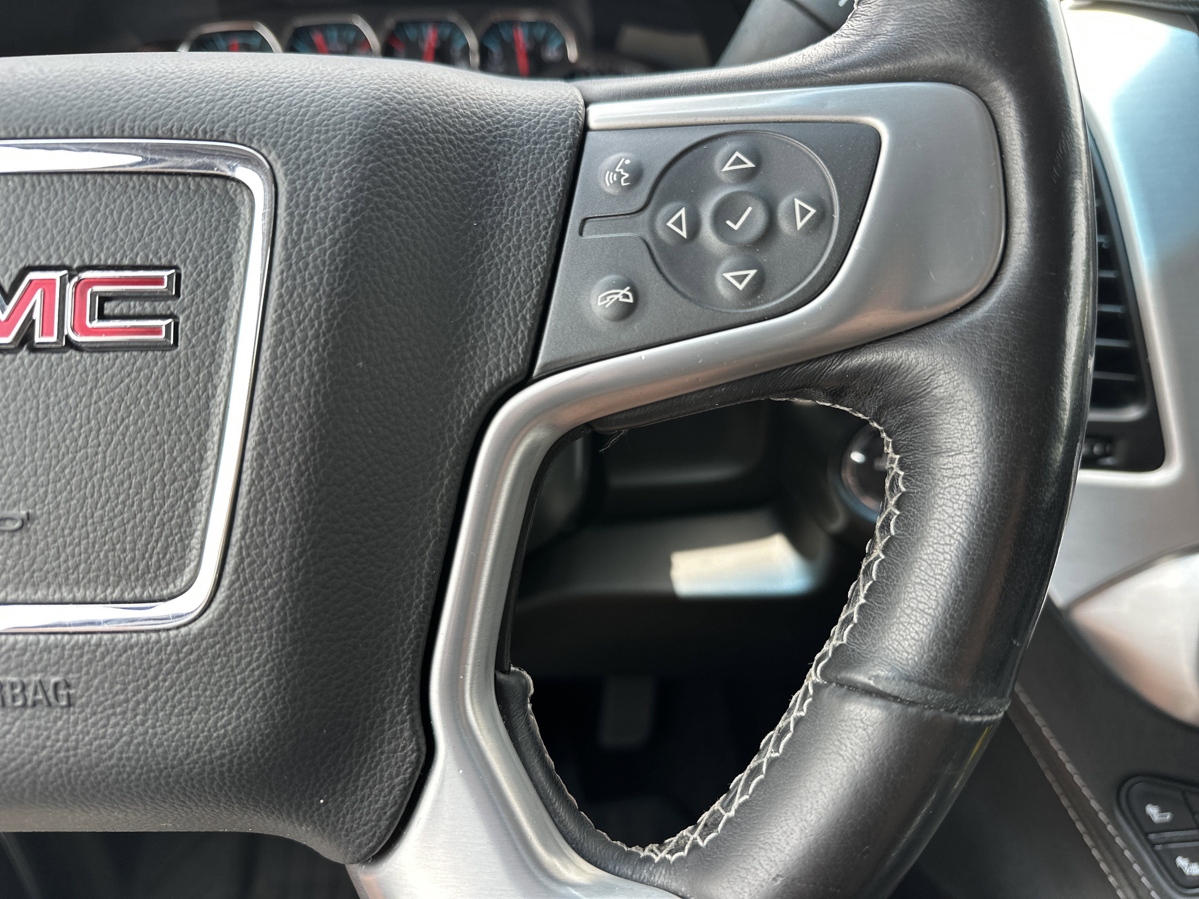 Used 2018 GMC Yukon SLT w/ Premium Edition RWD image 21