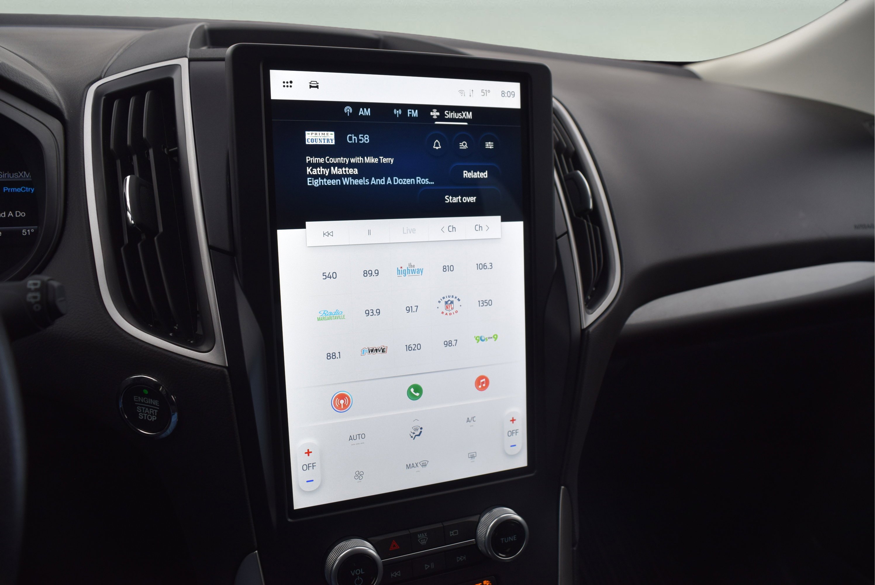 Certified 2023 Ford Edge SE w/ Black Appearance Package AWD/4WD image 13