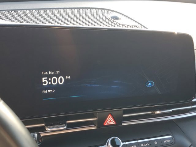 Used 2025 Hyundai Elantra SEL image 23