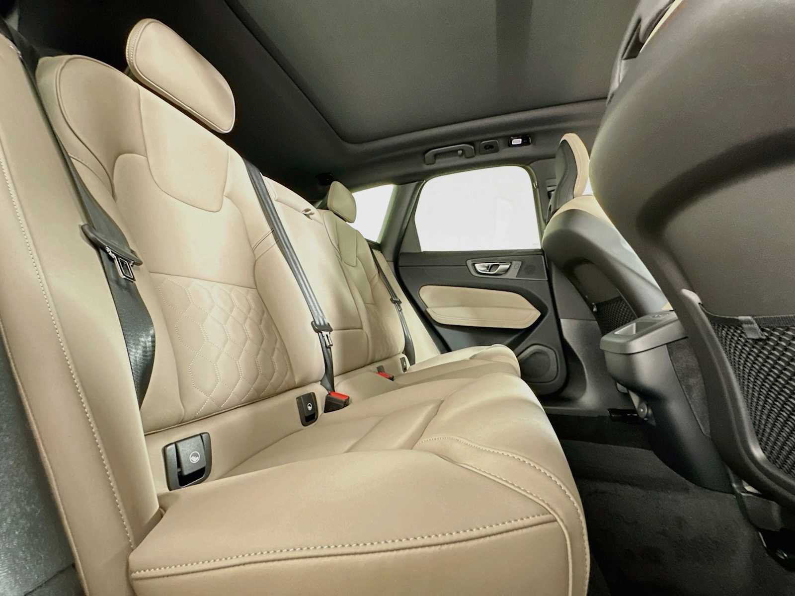 New 2026 Volvo XC60 B5 Plus w/ Protection Package Premier AWD/4WD image 24