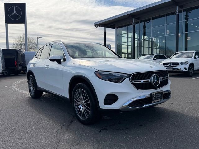 Used 2024 Mercedes-Benz GLC 300 4MATIC image 1