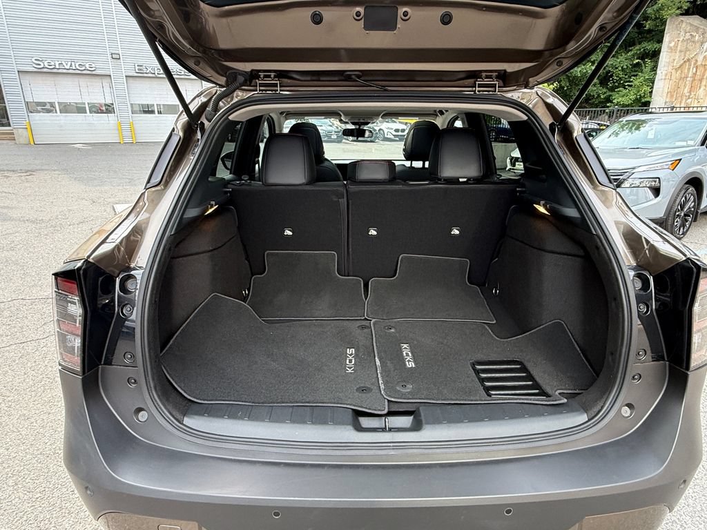 Used 2025 Nissan Kicks SR w/ SR Premium Package AWD/4WD image 32