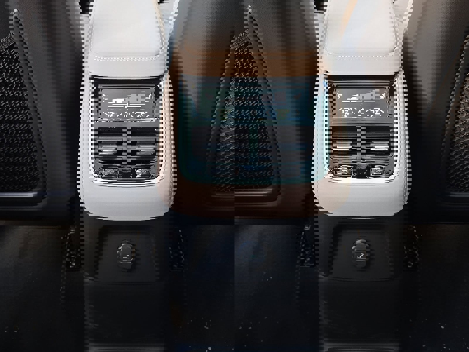 New 2026 Volvo XC90 T8 Plus w/ Protection Package image 24