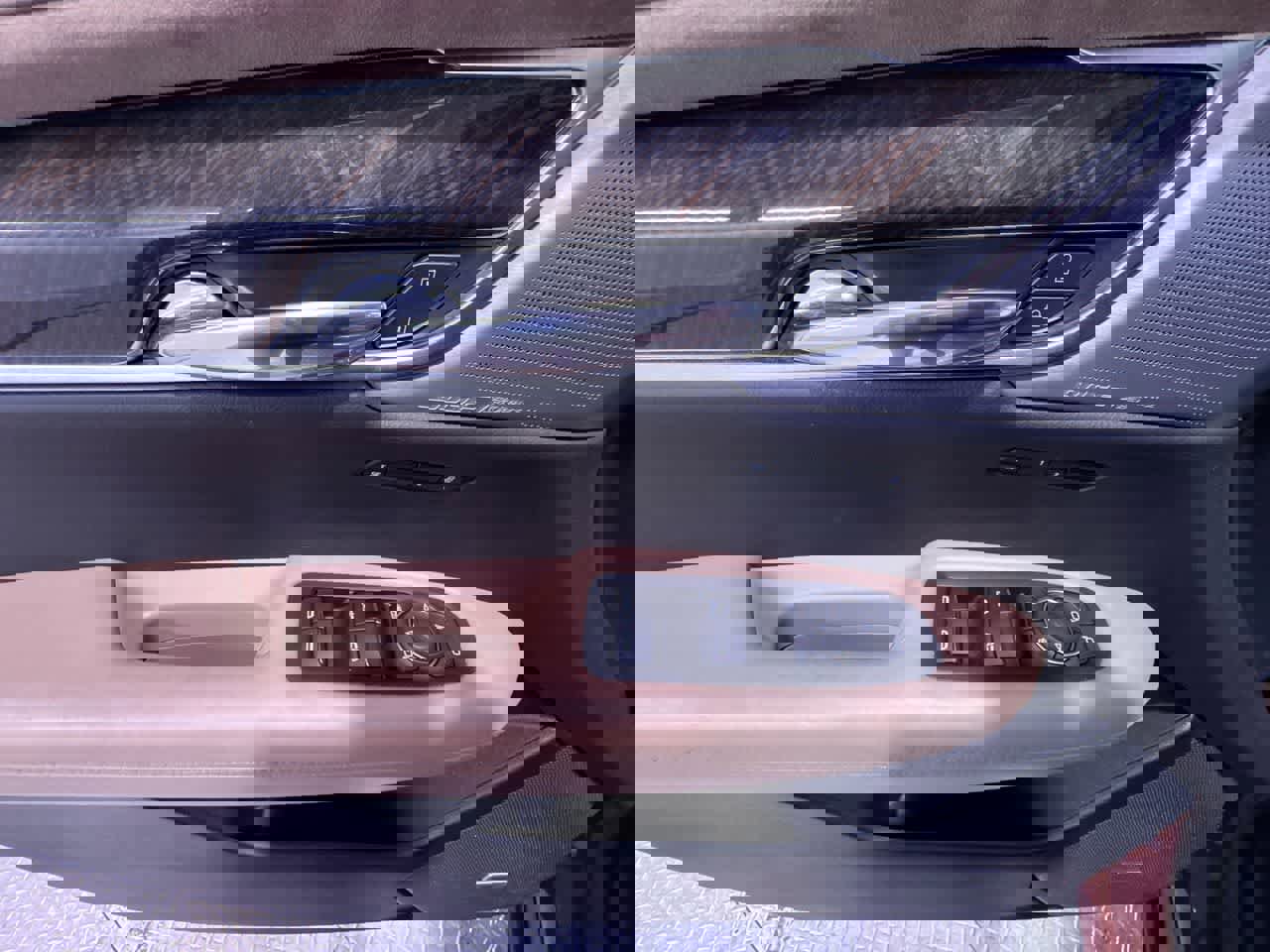 Used 2024 Cadillac XT6 Sport w/ Platinum Package image 12