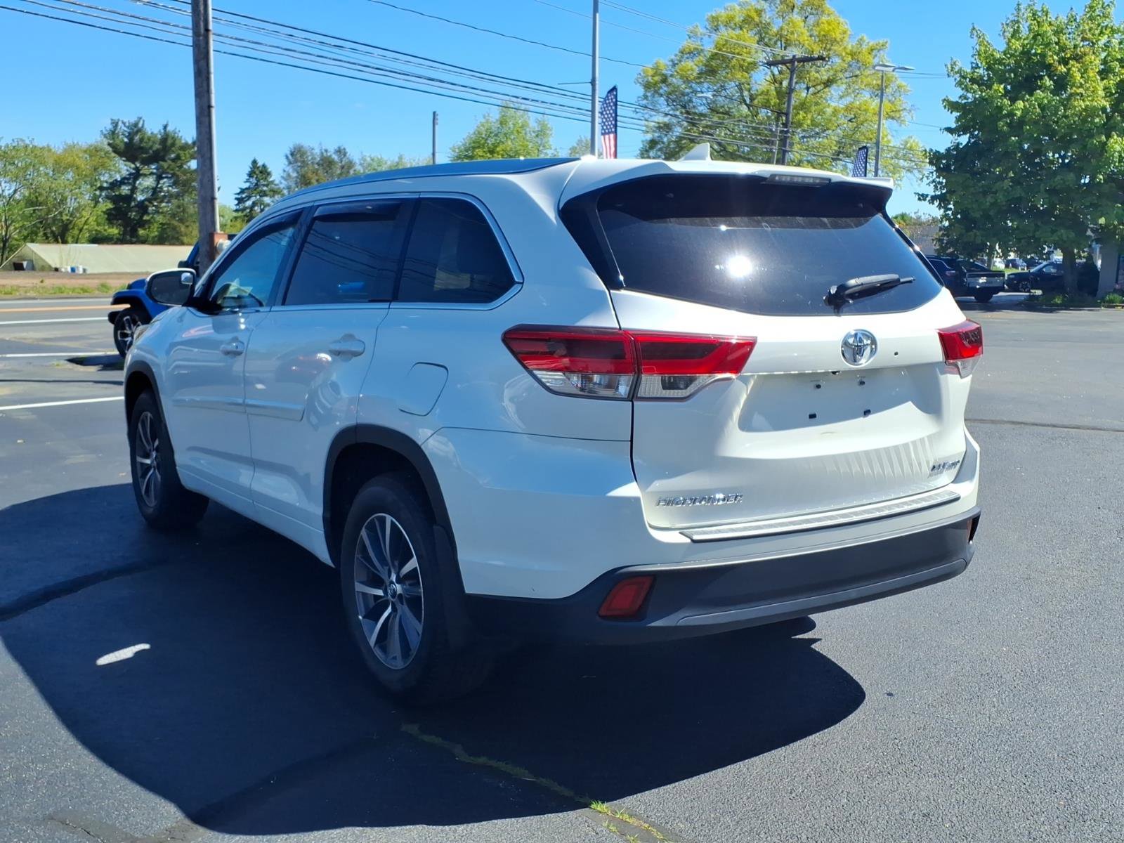 Used 2018 Toyota Highlander XLE AWD/4WD image 5