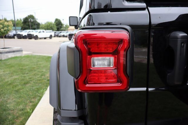 Used 2025 Jeep Wrangler Unlimited Rubicon 392 image 37