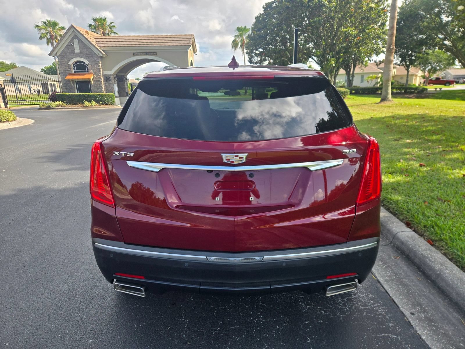 Used 2017 Cadillac XT5 FWD image 6