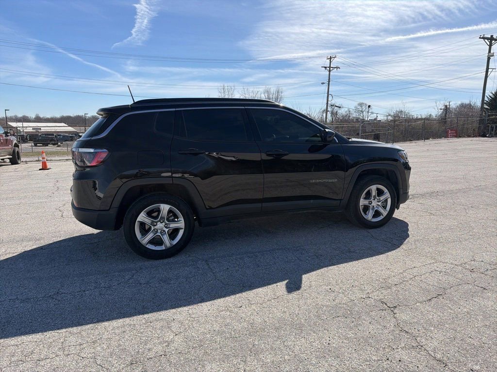 Used 2024 Jeep Compass Latitude image 8