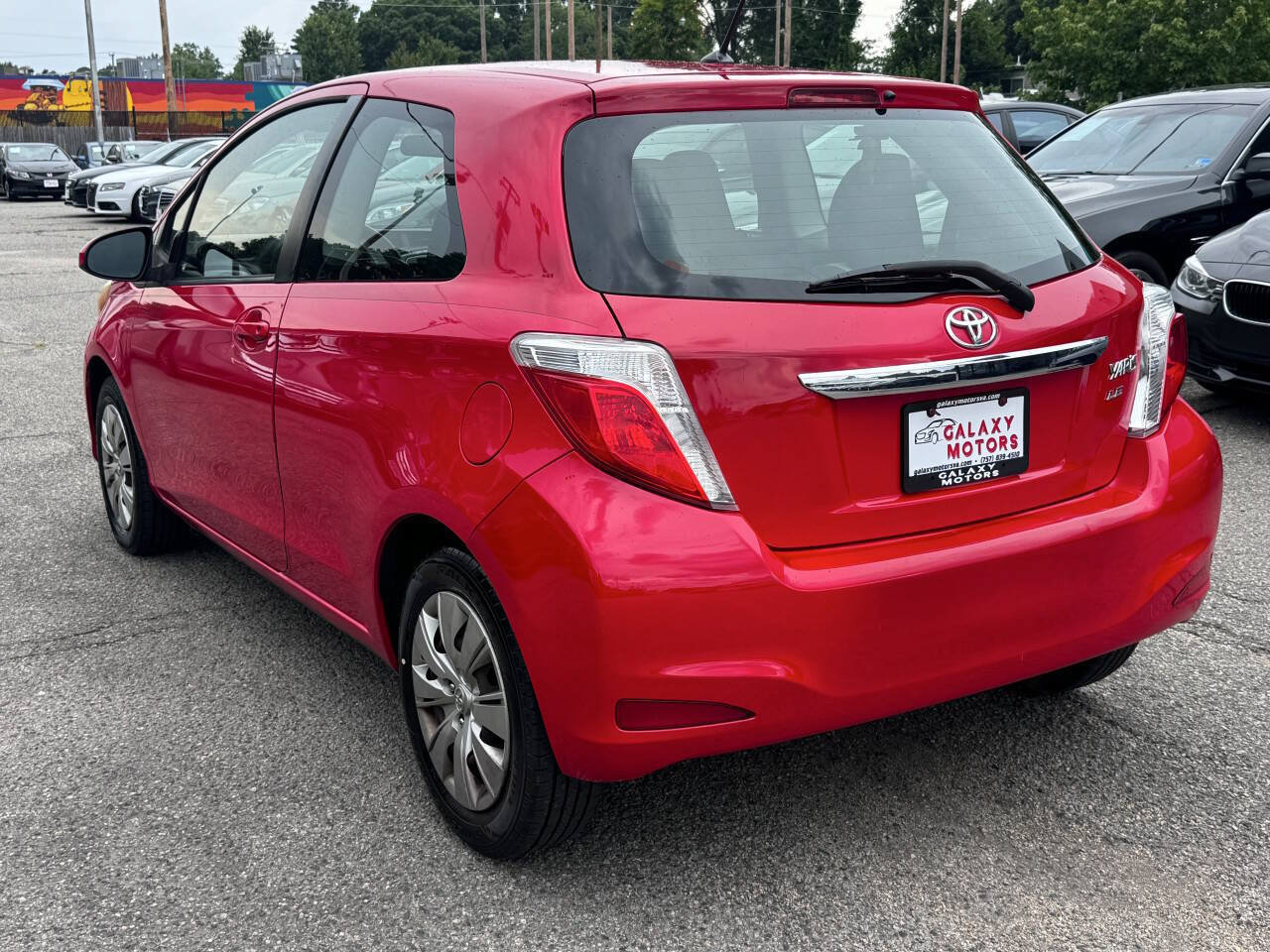 Used 2012 Toyota Yaris LE FWD image 4