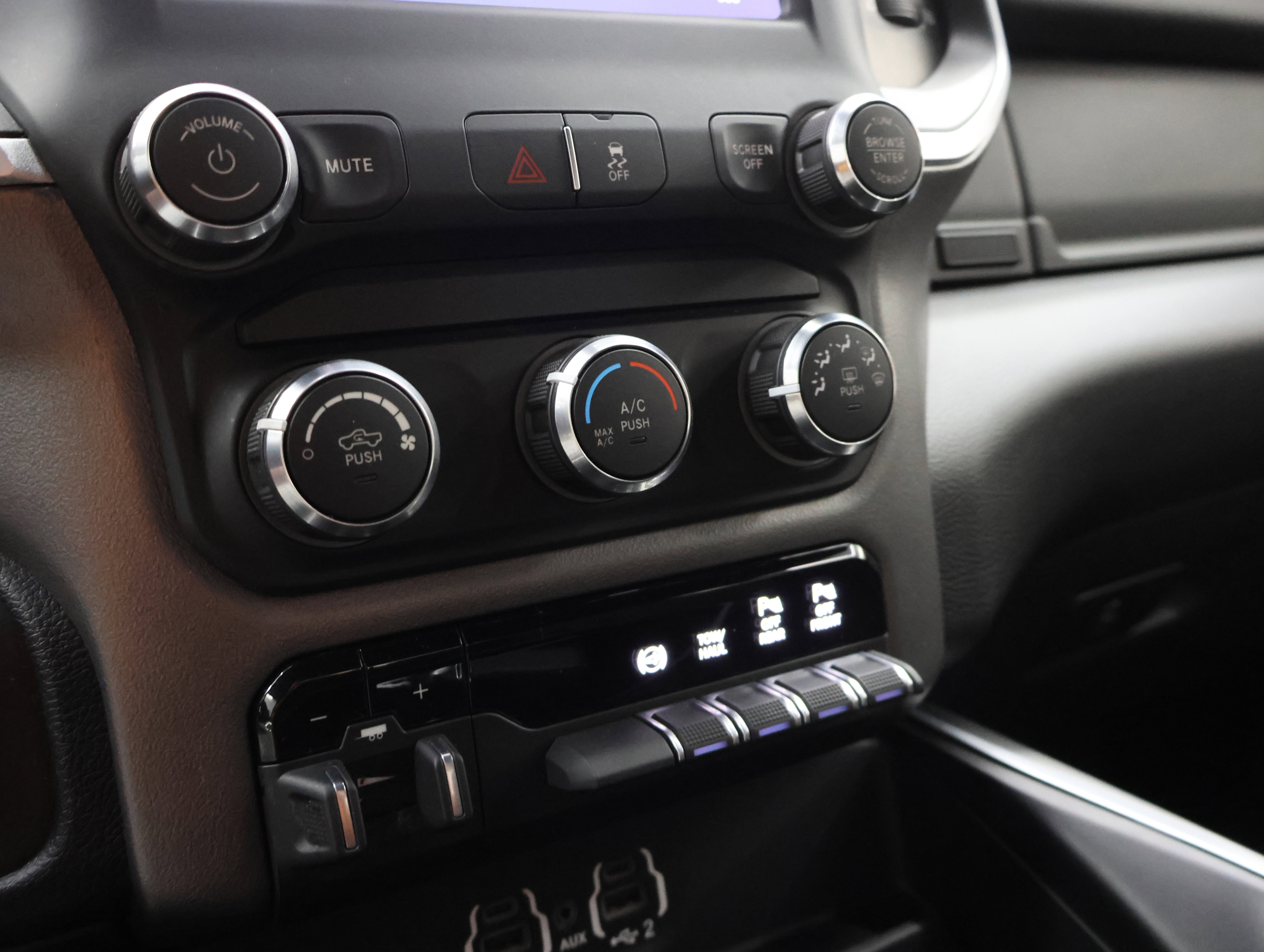 Used 2022 RAM 2500 Big Horn w/ Night Edition AWD/4WD image 45