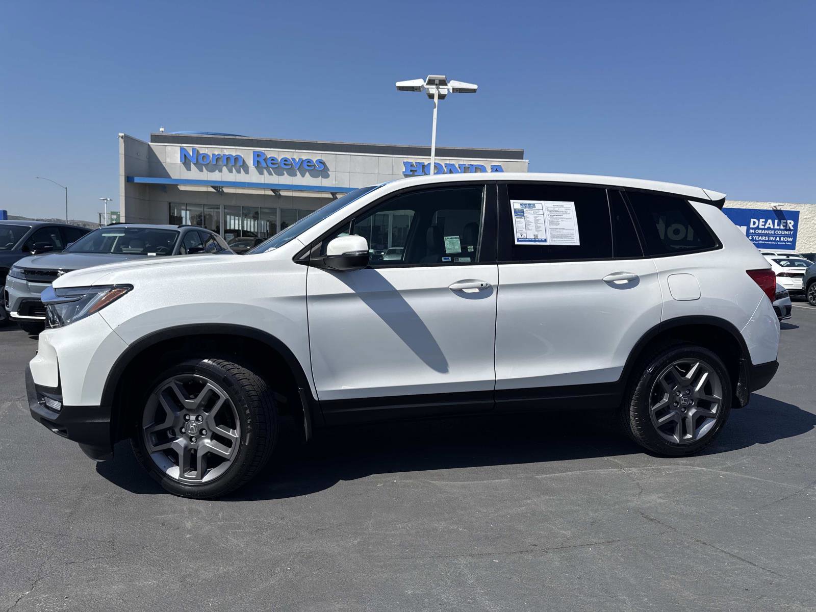 Used 2023 Honda Passport EX-L image 2