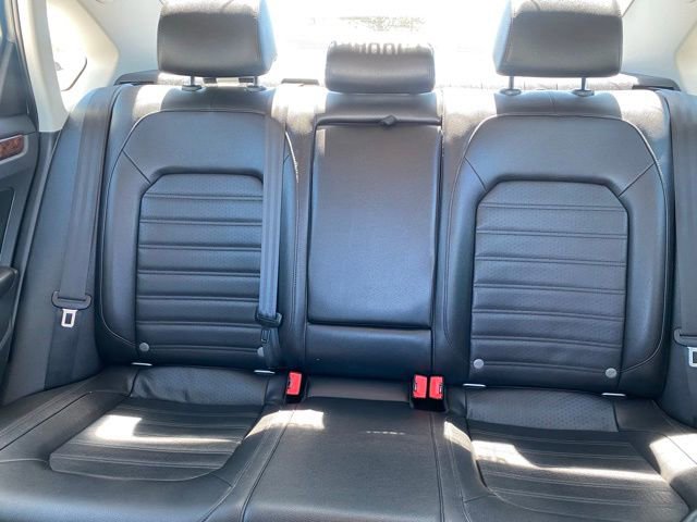 Used 2013 Volkswagen Passat 2.5 SEL image 11