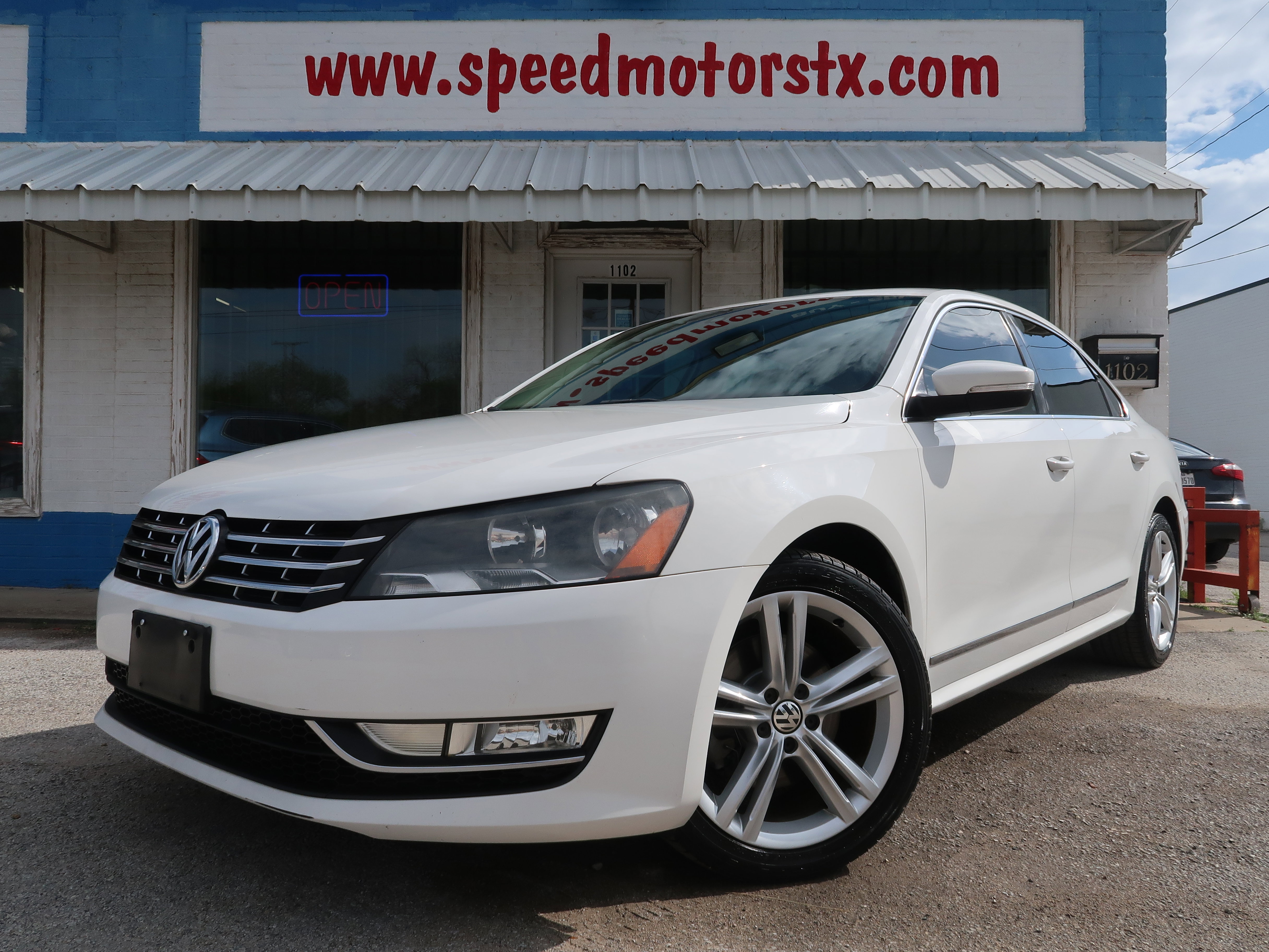 Used 2014 Volkswagen Passat TDI SE FWD image 1