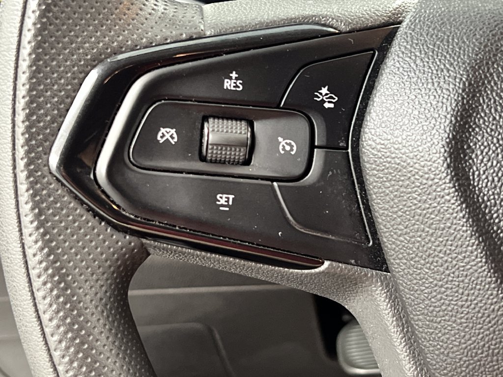 Used 2025 Chevrolet Trax LT FWD image 44