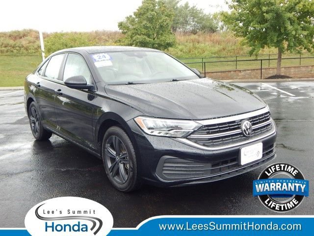 Used 2024 Volkswagen Jetta SE w/ Panoramic Sunroof Package